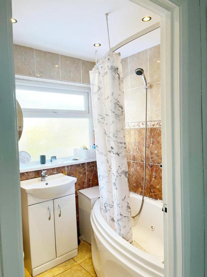 Blessings Of Peace Home Away From Home Cardiff Extérieur photo
